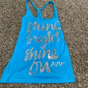 Aero bling top